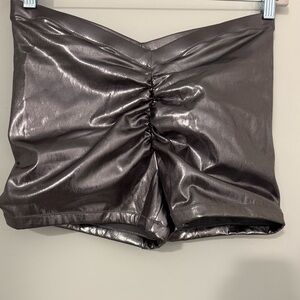 SKIMS Metallic V Waist Swim Shorts (carbon)